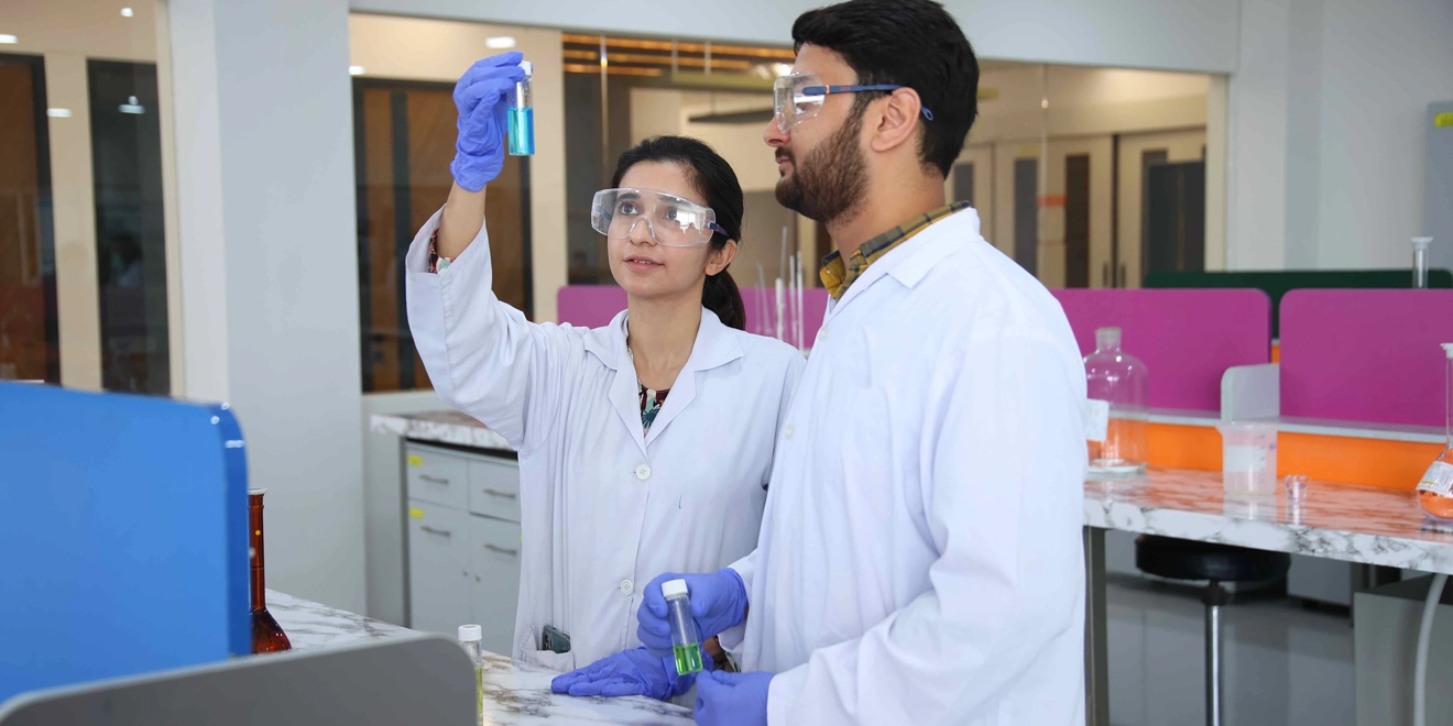 GSK Peoples Performing Experiments